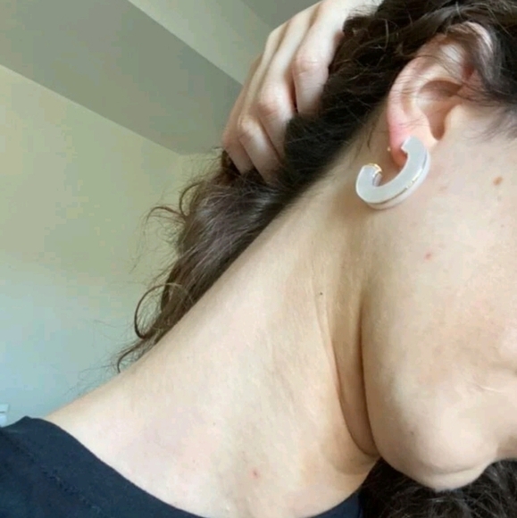 💖 2/$30 White Gold marble Minimalist Boho Chunky Hoop Clean girl earrings New - Picture 8 of 12